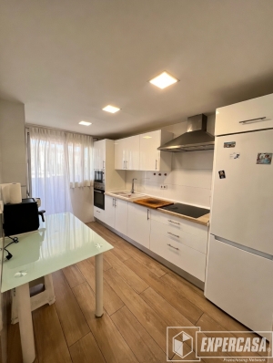 Foto de portada de EXCLUSIVA VIVIENDA REFORMADA EN RESIDENCIAL CON PISCINA Y PLAZA DE GARAJE