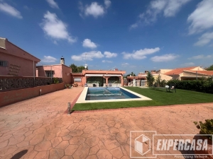 Foto de portada de ¡¡¡Magnifica Oportunidad!!!Chalet con Piscina