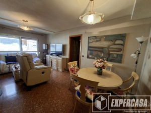 Foto de portada de Amplia vivienda exterior con ascensor y baño reformado