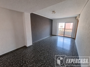 Foto de portada de Amplia vivienda de 92 m² , 2 baños y ascensor junto al Metro Patraix