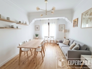 Foto de portada de Amplia vivienda con techos altos y suelo hidráulico junto a Joaquín Sorolla