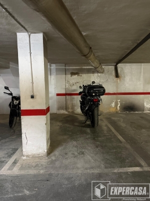Foto de portada de Plaza de Garaje para vehículo pequeño más trastero en una ubicación privilegiada.