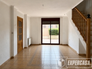 Foto de portada de CASA ADOSADA EN BUEN ESTADO - EN VENTA