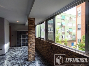 Foto de portada de Amplia vivienda esquinera, luminosa y con gran potencial en Manises