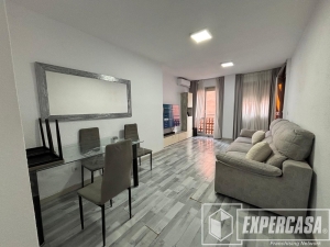 Foto de portada de Piso de 4 habitaciones con balcón junto a Marítim – Valencia