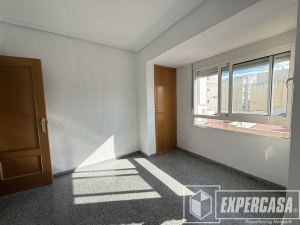Foto de portada de Piso exterior de 3 habitaciones en alquiler en Paterna, muy luminoso