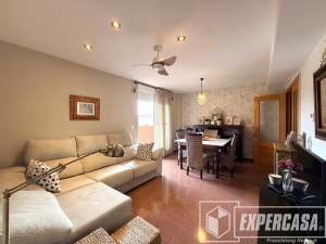 Foto de portada de AMPLIO PISO EN VENTA CON PLAZA DE GARAJE Y TRASTERO EN CRTA. VILAMARXANT