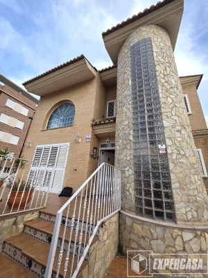 Foto de portada de ESPECTACULAR CHALET URBANO A LA VENTA EN TORRENT