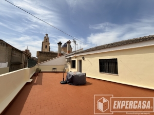 Foto de portada de MARAVILLOSA CASA DE PUEBLO ESQUINERA CON GARAJE EN C/CARNICERIA