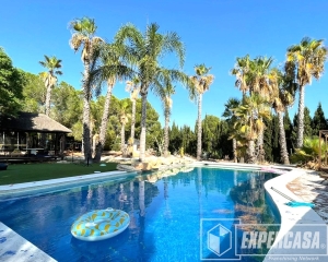 Foto de portada de Chalet independiente con piscina en parcela de 2.400 m² – ¡Espacio y privacidad!