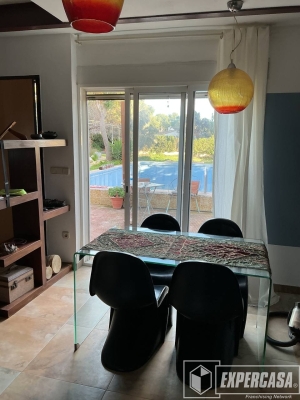 Foto de portada de ¡Maravilloso chalet a la venta con piscina y jardín!