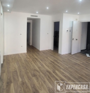 Foto de portada de Se vende piso de 2 habitaciones, 1 baño y balcón!