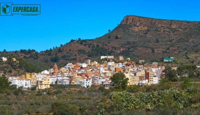 Foto de portada de SE VENDE CASA DE PUEBLO PARA REFORMAR!