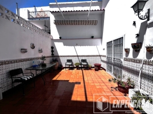 Foto de portada de Adosado en alquiler con garaje y terraza