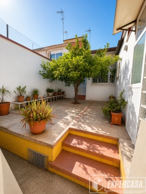 Foto de portada de SE VENDE CASA EN BURJASSOT