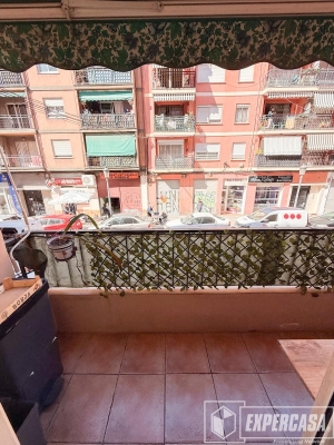 Foto de portada de ESTUPENDA VIVIENDA PARA ENTRAR A VIVIR CON 3 HABITACIONES, BALCÓN Y TERRAZA.