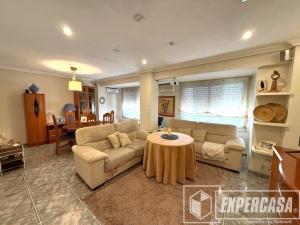 Foto de portada de PISO EN VENTA CON ASCENSOR, TERRAZA, Y EXCELENTES CALIDADES C/DUC DE LLÍRIA