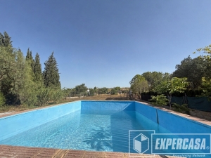 Foto de portada de CHALET CON GRAN PARCELA, PISCINA Y GARAJE EN URBANIZACIÓN CAMP DE LLÍRIA