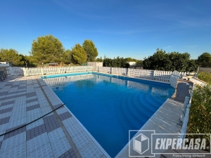 Foto de portada de Un chalet para disfrutarlo todo el año en Vilamarxant: 1.450 m2 de parcela, piscina y todo en una planta