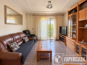 Foto de portada de Piso con balcón, garaje y trastero junto al metro de Llíria