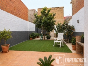 Foto de portada de Casa de Pueblo a la Venta en Calle Cervantes, Moncada
